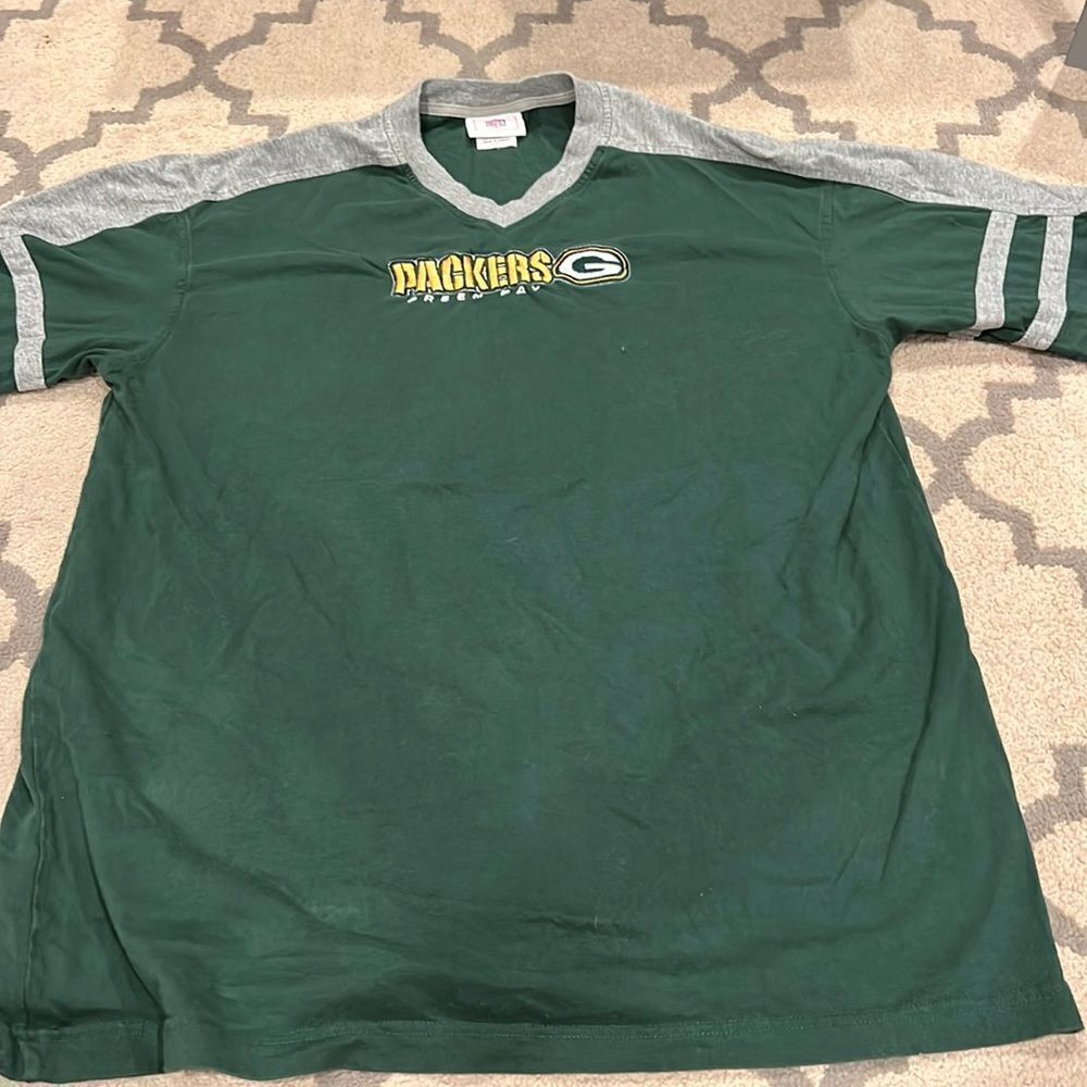 Green Bay Packers Shirt Mens XLarge NFL Team Embroidered Logo Casual Vneck tee